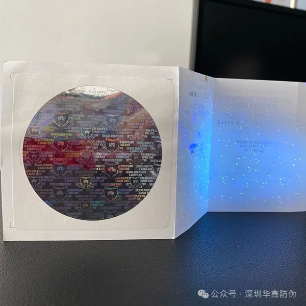 Разработка индивидуальных высококачественных антифальшивых этикеток: ключ к успеху — выбор правильного производителя. Анализ потенциала компании Huaxin Anti-counterfeiting